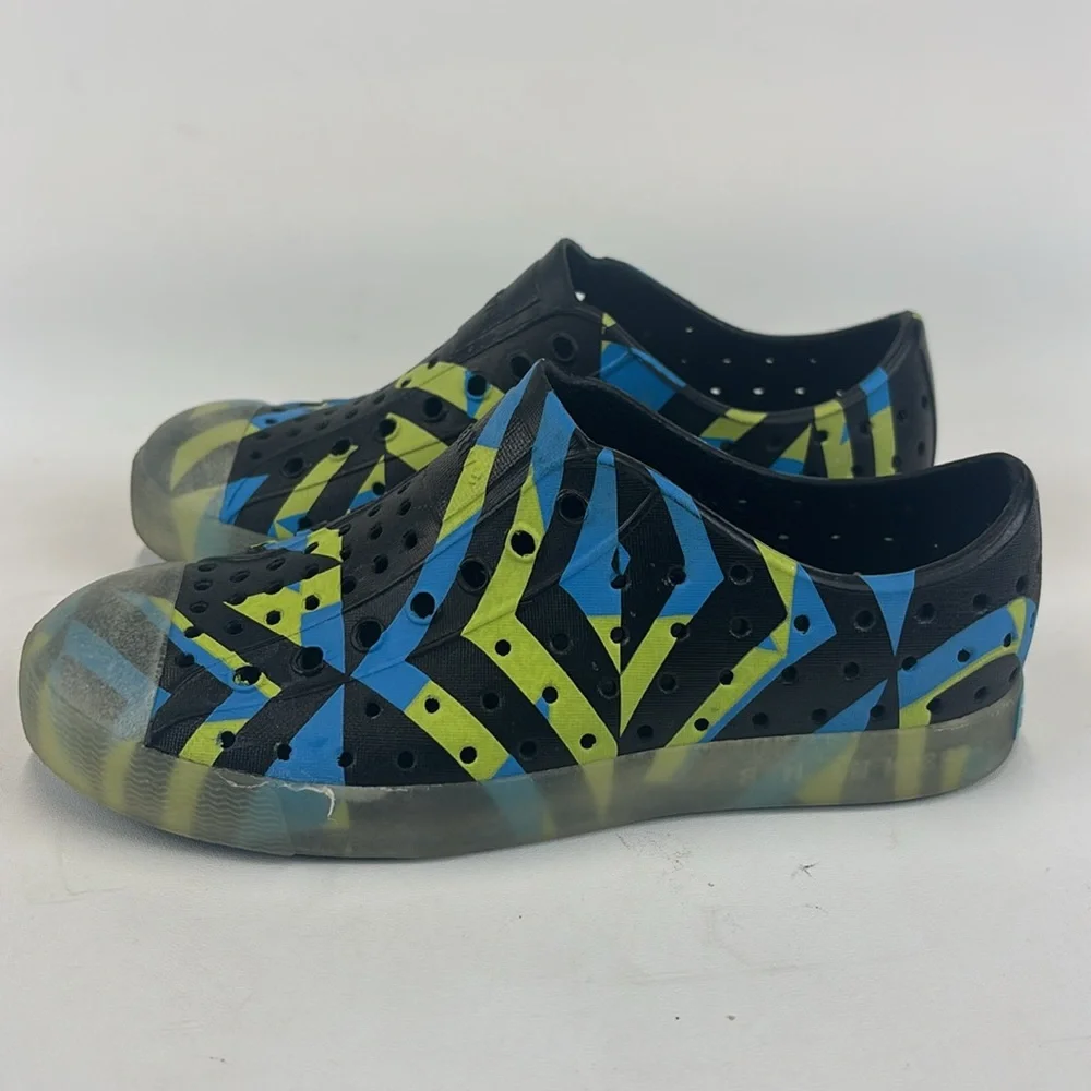 NATIVE Jefferson Glow Waterproof SlipOn Shoes Size J1 - Picture 3 of 9